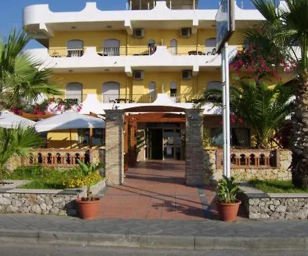 Solemar Отель Сант-Алессио-Сикуло